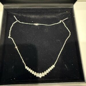 Elegant white gold and diamond Necklace